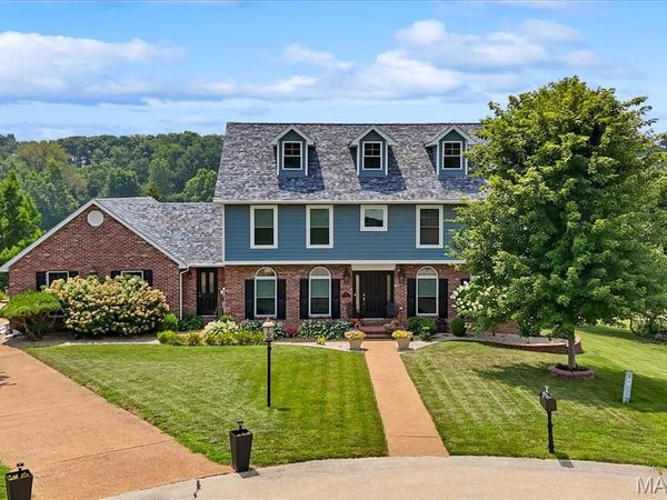 18 Woodland Hills Court , Alton, IL 62002