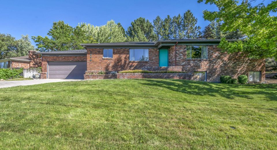 3490 W Plumb Lane, Reno, NV 89509 Photo