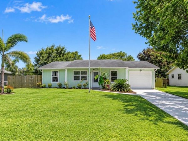 618 SW Ray Ave, Port St. Lucie, FL 34983
