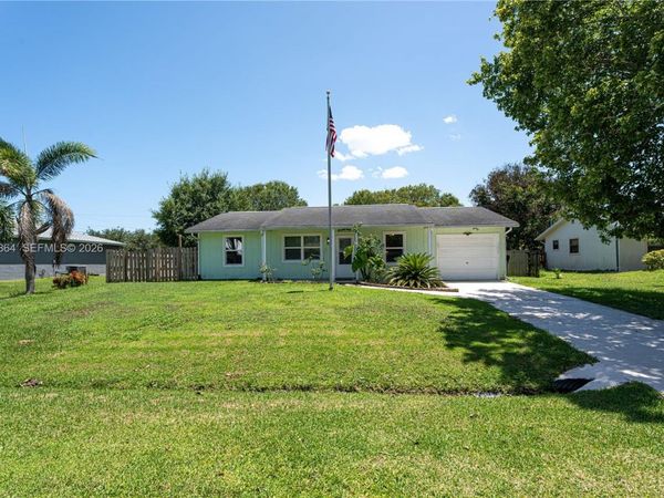 618 SW Ray Ave, Port St. Lucie, FL 34983