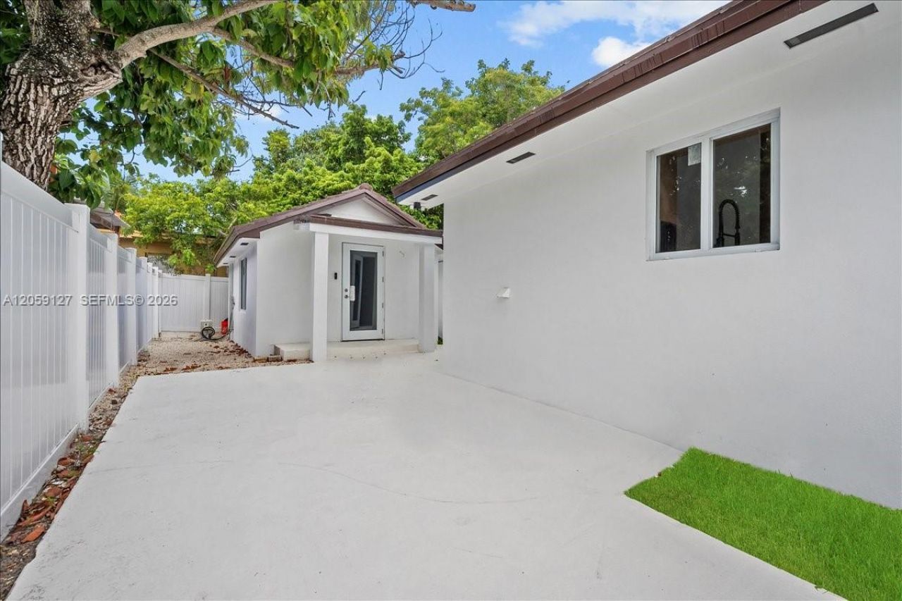 3389 NW 14th Ave , Miami, FL 33142 Photo