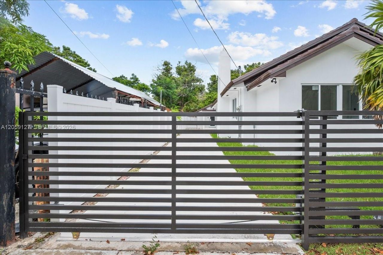 3389 NW 14th Ave , Miami, FL 33142 Photo