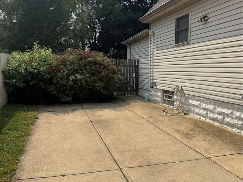 2044 Halstead, Lakewood, OH 44107 Photo 3