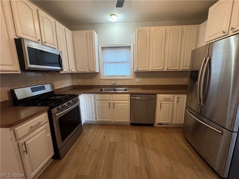 2044 Halstead, Lakewood, OH 44107 Photo 9
