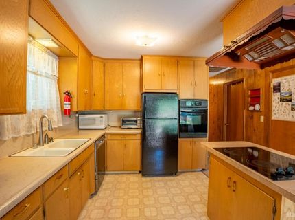 836 Hazel Drive, South Lake Tahoe, CA 96150 Photo