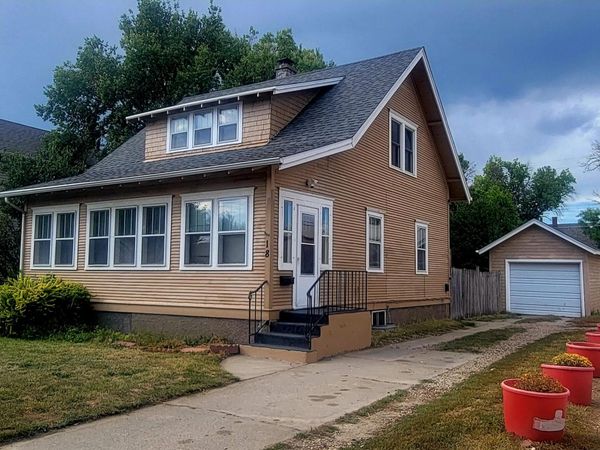 18 SW 9th Avenue, Aberdeen, SD 57401