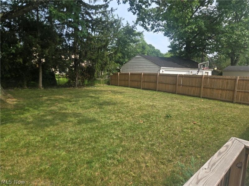 3933 Sylvia Lane, Youngstown, OH 44511 Photo 2