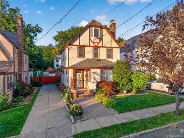 46-19 Iris Lane, Great Neck, NY 11020