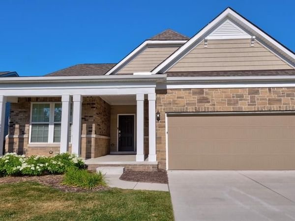 38731 Chasewood Court, Farmington Hills, MI 48335