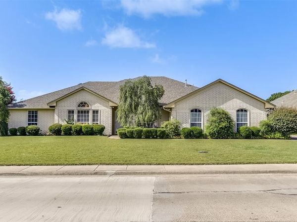 311 Northgate Drive, Waxahachie, TX 75165