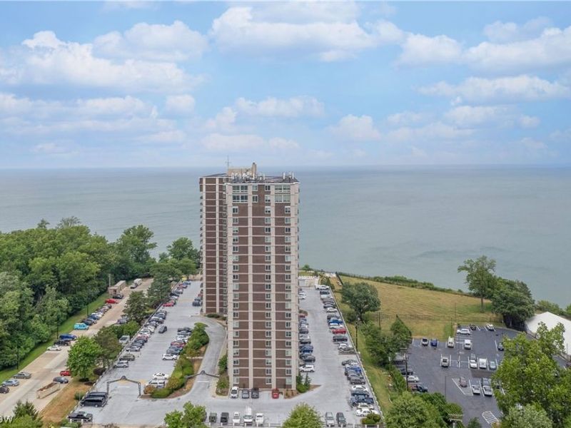 12900 Lake Avenue, Unit 915, Lakewood, OH 44107 Photo 2