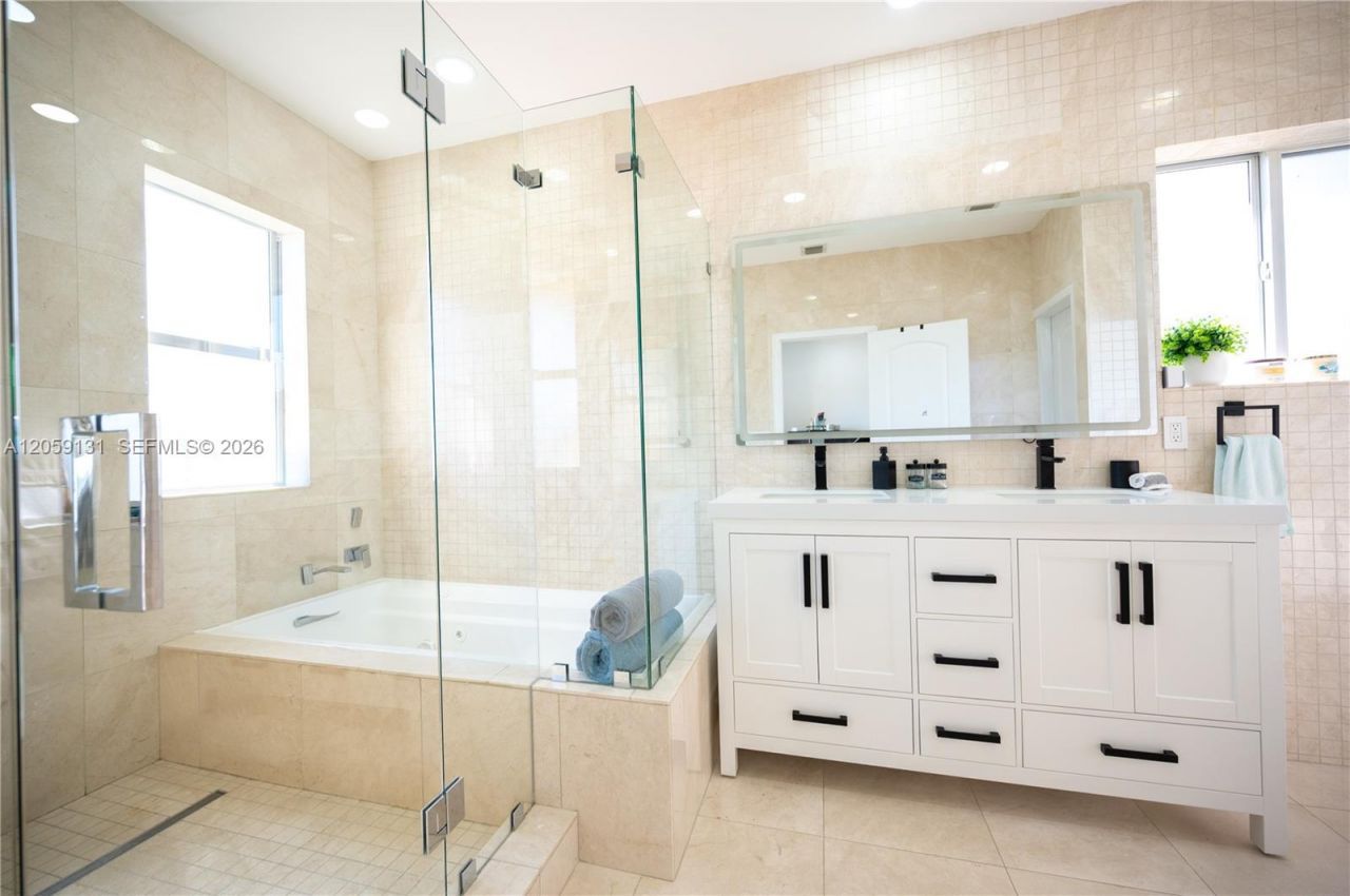 1046 NE 17th Ter , Homestead, FL 33033 Photo