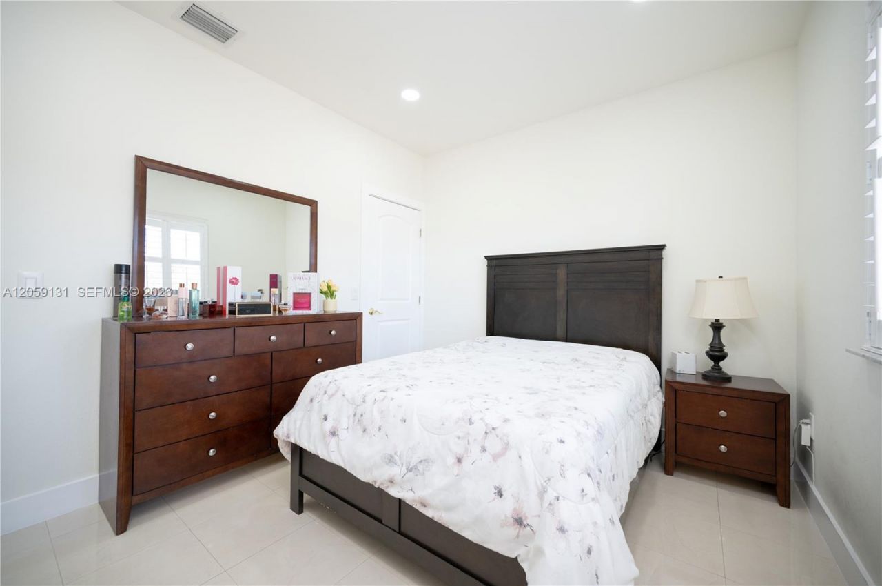 1046 NE 17th Ter , Homestead, FL 33033 Photo