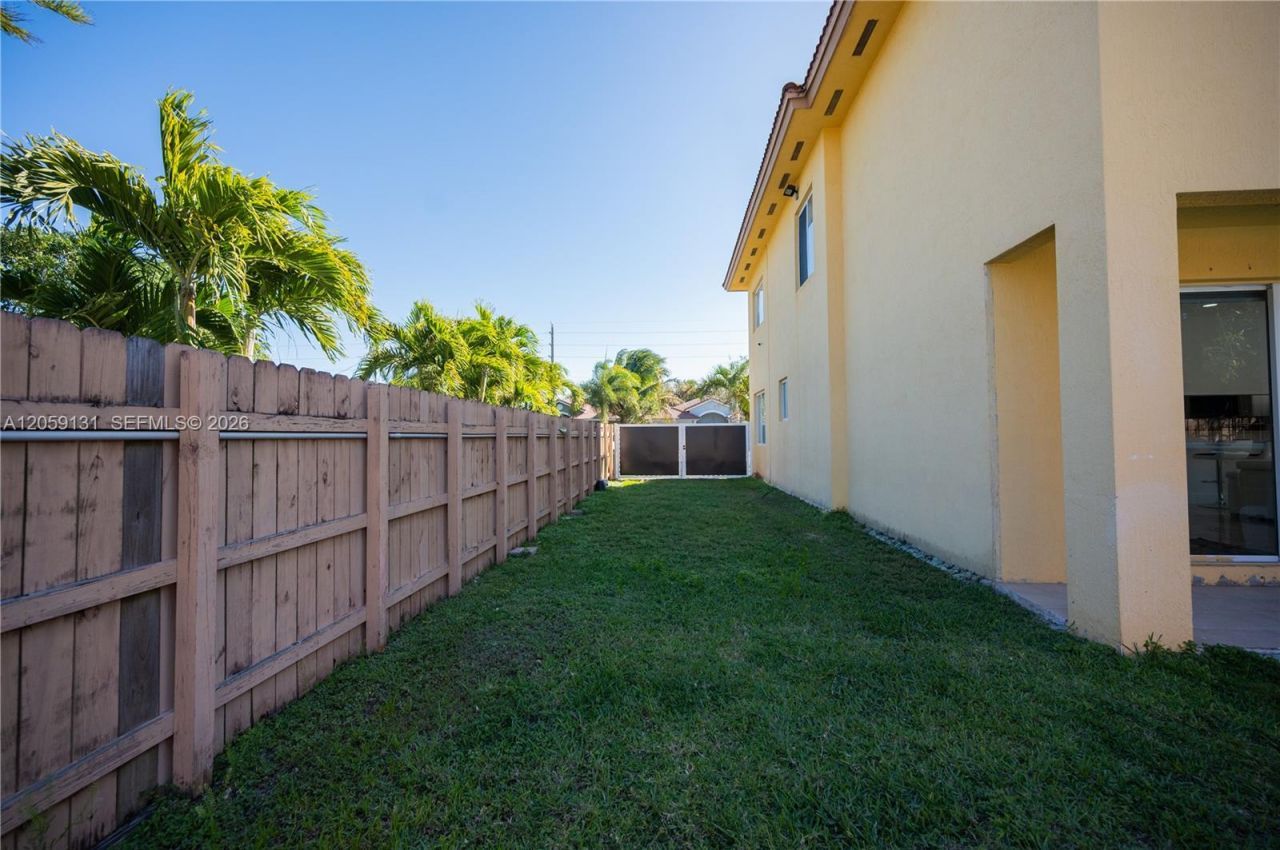 1046 NE 17th Ter , Homestead, FL 33033 Photo