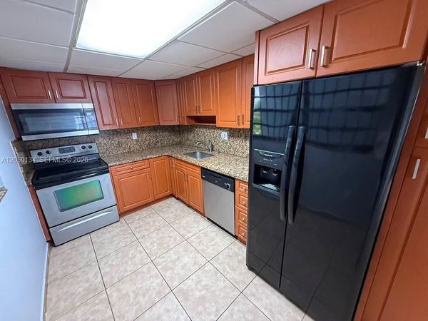1325 W 68th St , Unit 111, Hialeah, FL 33014