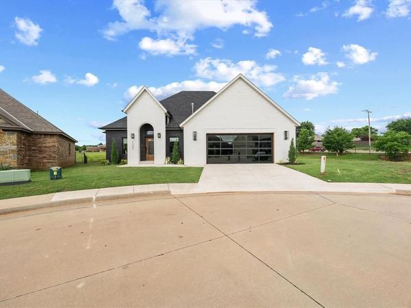 1304 Katelyn Court, Yukon, OK 73099