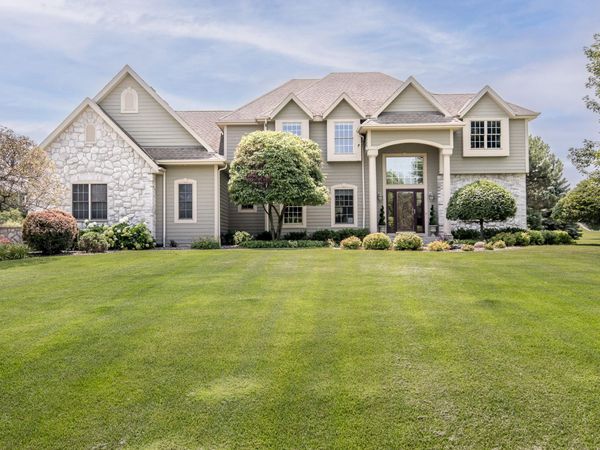N16W29803 Brookstone Cir, Delafield, WI 53072