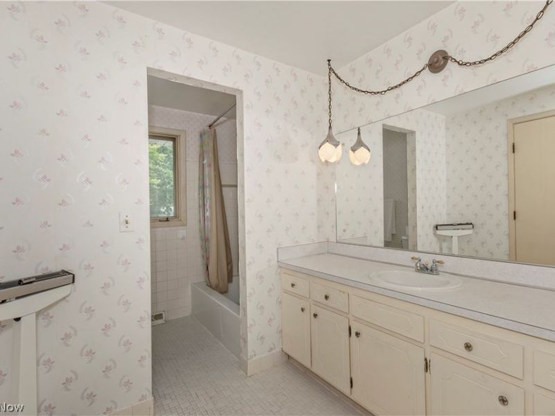 5134 Hickory Drive, Cleveland, OH 44124 Photo 24