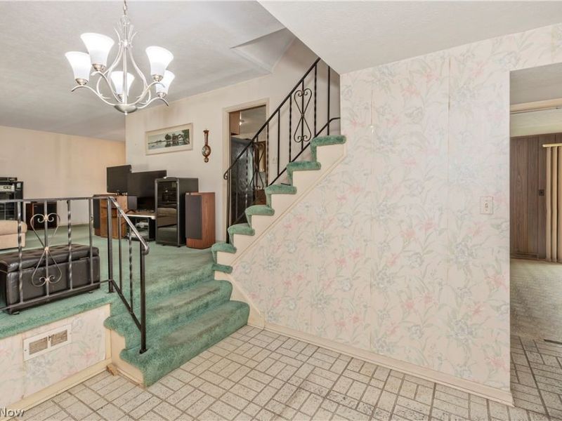 5134 Hickory Drive, Cleveland, OH 44124 Photo 3