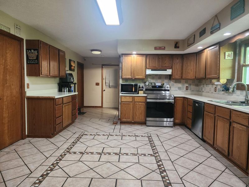 2476 Watseka Drive, West Liberty, OH 43357 Photo 11