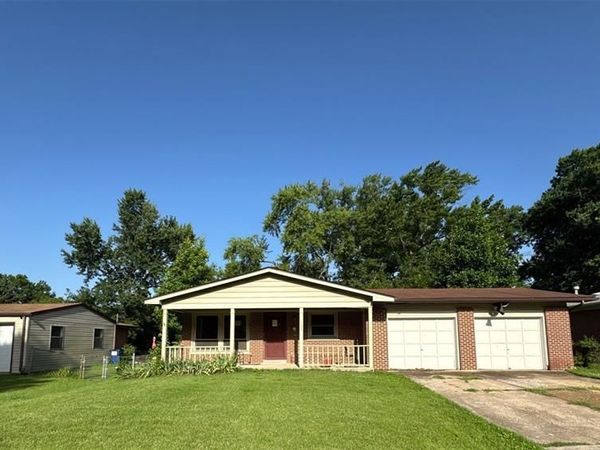 125 Saint Benedict Lane , Florissant, MO 63033