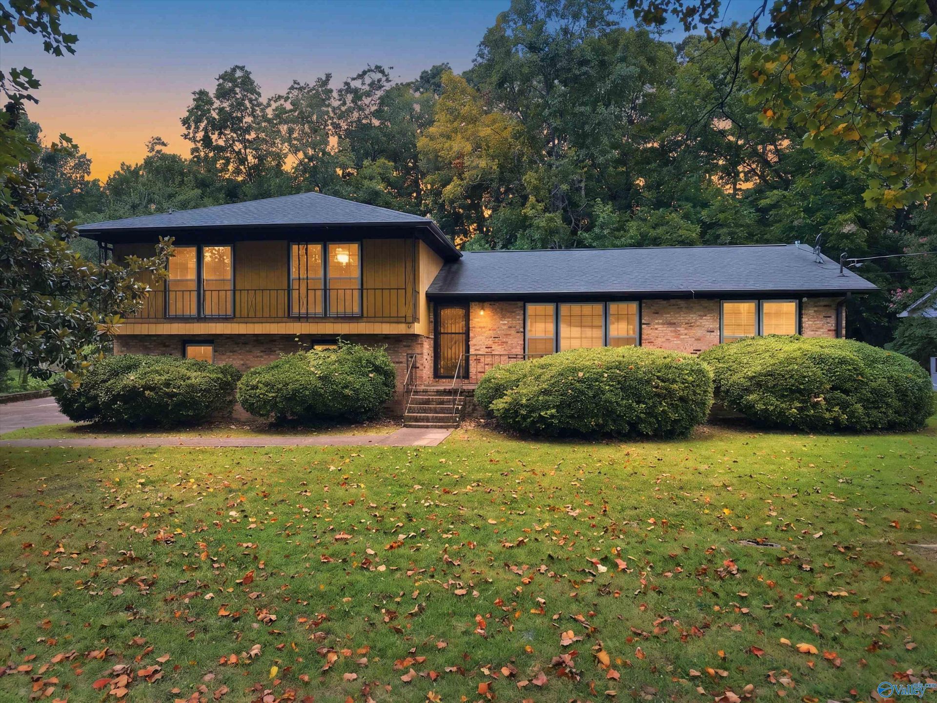 8008 Hickory Hill Lane Se, Huntsville, AL 35802 Main Photo
