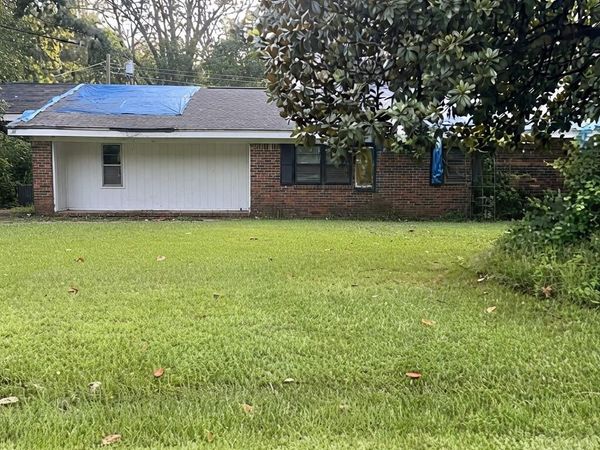 529 Valley View Dr., Philadelphia, MS 39350