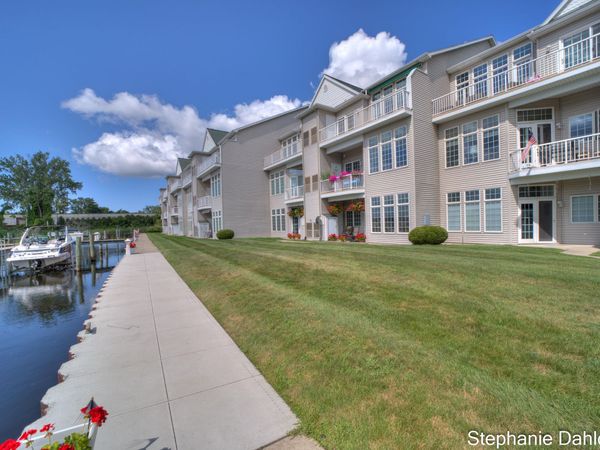 2411 Lake Avenue, Unit 33, Muskegon, MI 49445