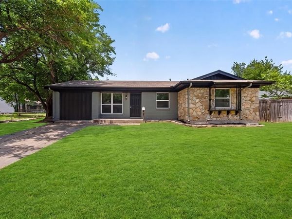 505 Pleasant Valley Road , Garland, TX 75040