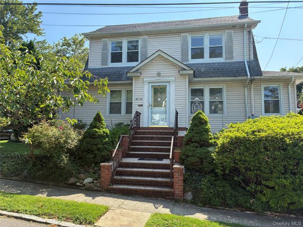 4634 Iris Lane , Great Neck, NY 11020