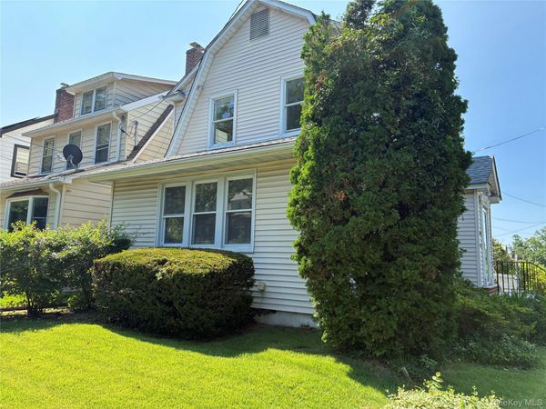 4634 Iris Lane , Great Neck, NY 11020