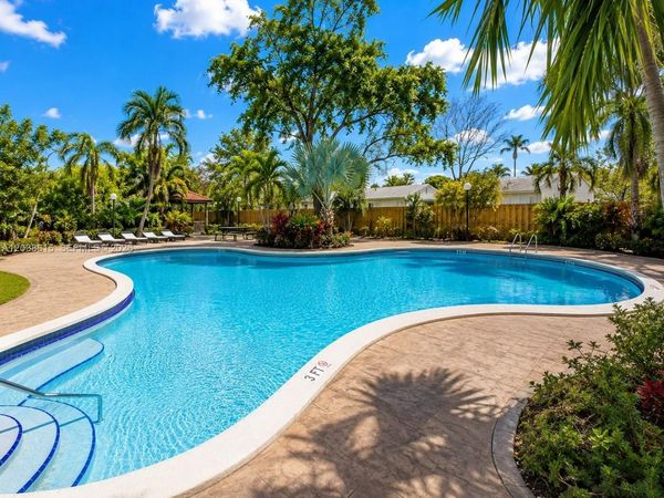 6904 N Kendall Dr , Unit F305, Pinecrest, FL 33156