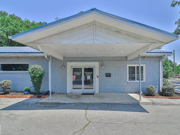 906 E Matthews Avenue, Jonesboro, AR 72401