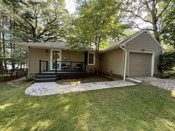 1880 Hemlock Crest Drive, Quincy, MI 49082