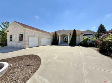 2555 Southview Circle, Lincoln, NE 68512