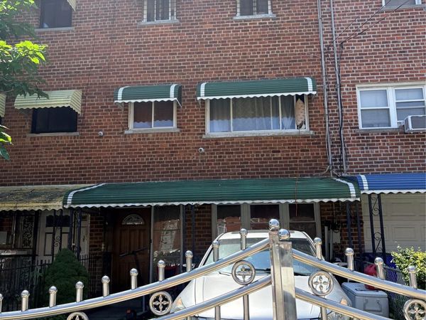 445 Effingham Avenue , Bronx, NY 10473