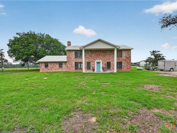 6072 County Road 122 , Hallettsville, TX 77964