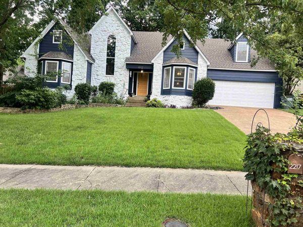 2217 OAK HOLLOW LN, Memphis, TN 38016