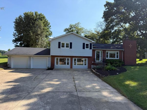 3228 Meadowbrook Drive NE, Lancaster, OH 43130