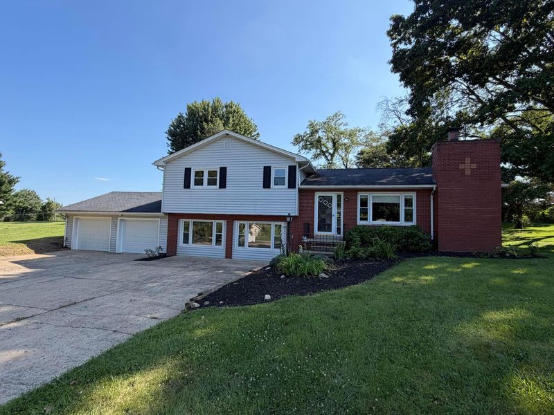 3228 Meadowbrook Drive NE, Lancaster, OH 43130 Photo 2