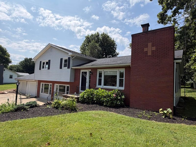 3228 Meadowbrook Drive NE, Lancaster, OH 43130 Photo 3