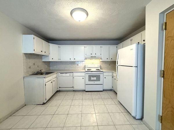 6 Mclean Pl, Unit 5, Wakefield, MA 01880