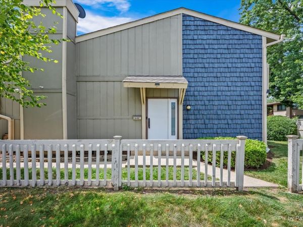 642 Glacier Trail, Roselle, IL 60172