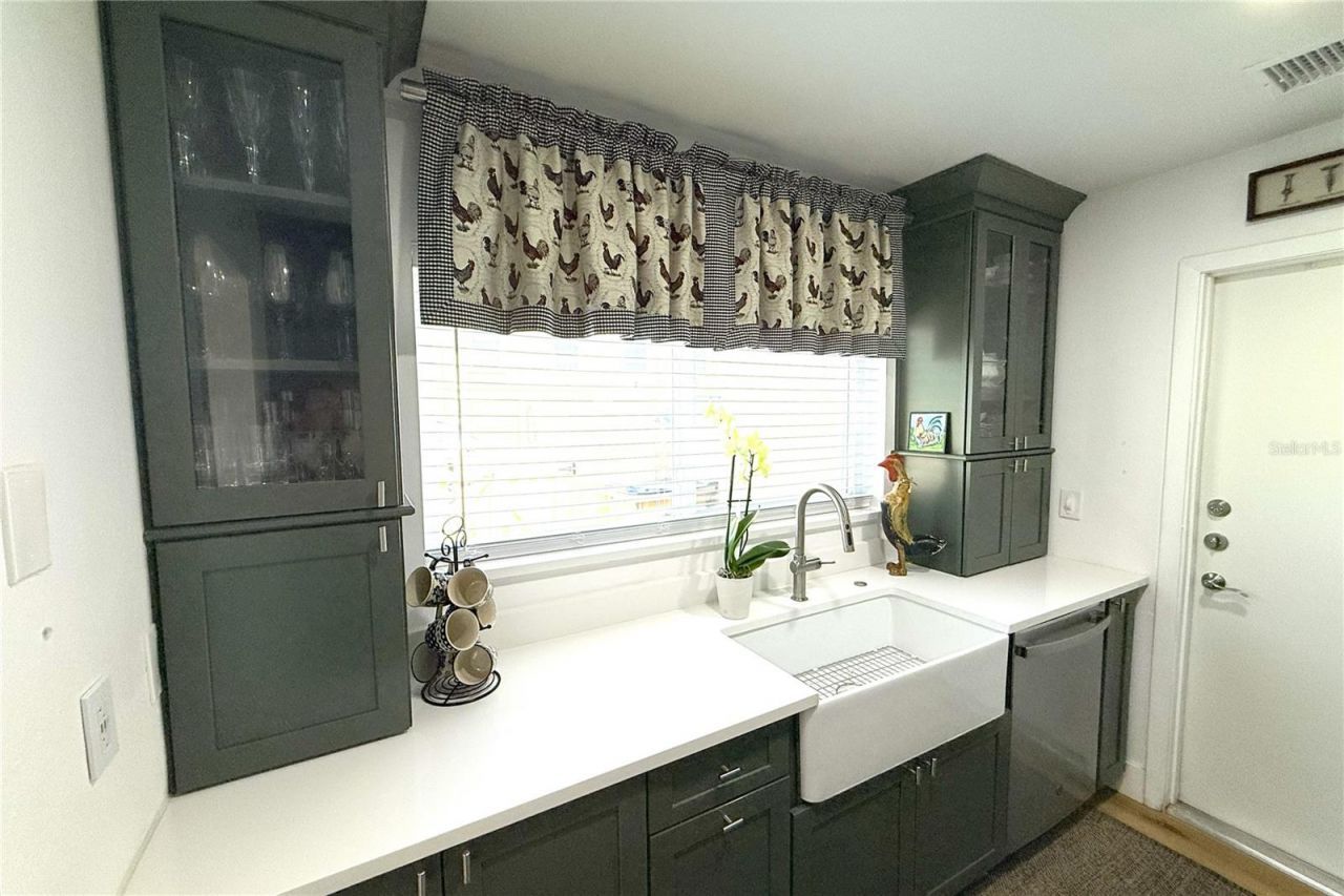 11861 Raintree Drive , Unit 65, Tampa, FL 33617 Photo