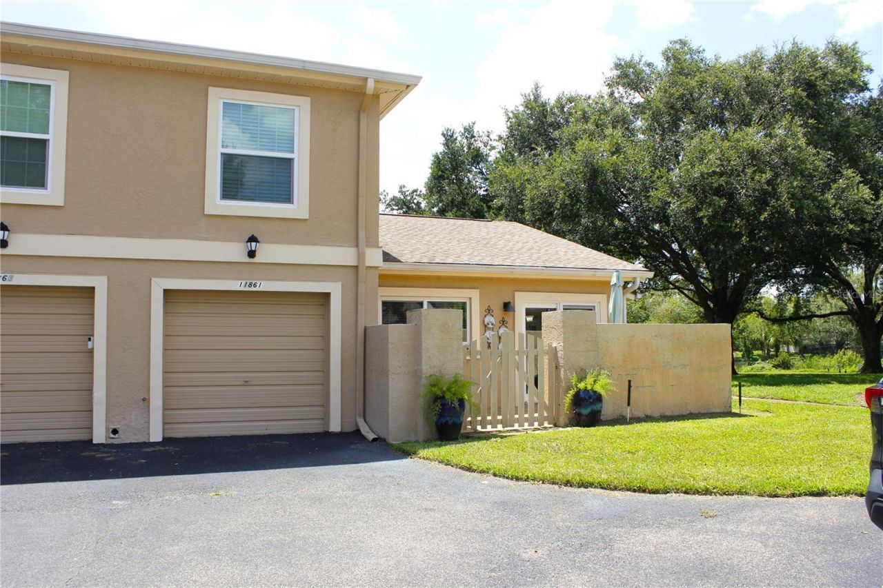 11861 Raintree Drive , Unit 65, Tampa, FL 33617 Photo