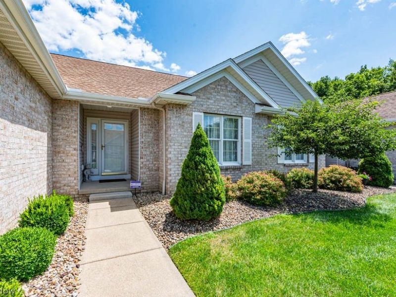 831 Auburn Hills Dr., Unit A, Boardman, OH 44512 Photo 2