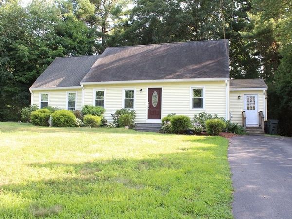 3 Roger St, Bellingham, MA 02019