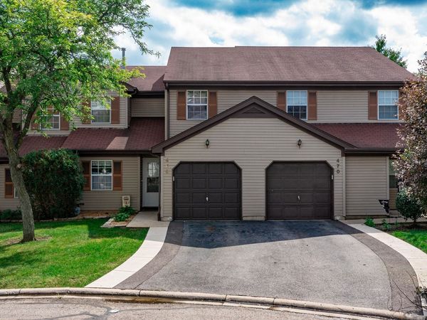 468 Minnesota Circle , Carol Stream, IL 60188