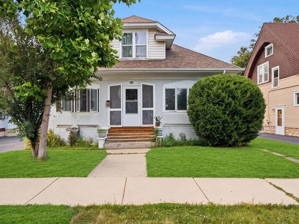 462 Locust Street, Elgin, IL 60123