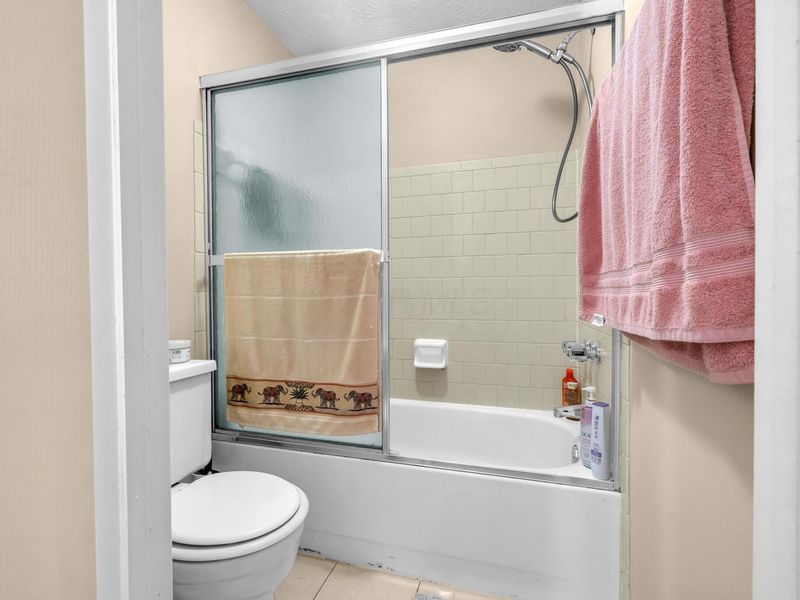 1622 Park Row Drive, Unit B, Columbus, OH 43235 Photo 14
